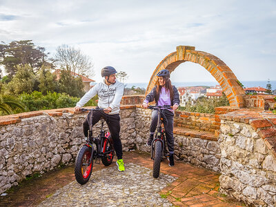 Caja regalo Ruta en bici eléctrica con pícnic para 2 en Comillas