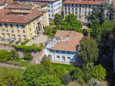 Cofanetto Lusso storico nel cuore di Firenze: 2 notti in una villa liberty con piscina