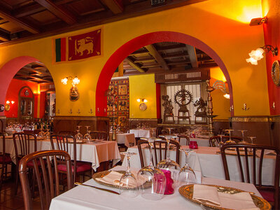 Raffinata cena di 10 portate di pesce presso il rinomato Ristorante Serendib a Milano