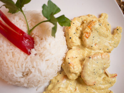 Cofanetto Raffinata cena di 10 portate di pesce presso il rinomato Ristorante Serendib a Milano