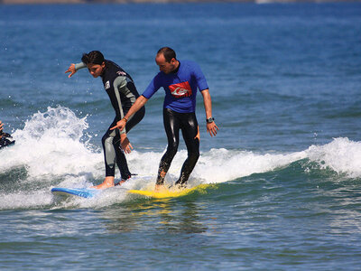 Surf trip en Cantabria: 2 noches con curso de surf de 2 días