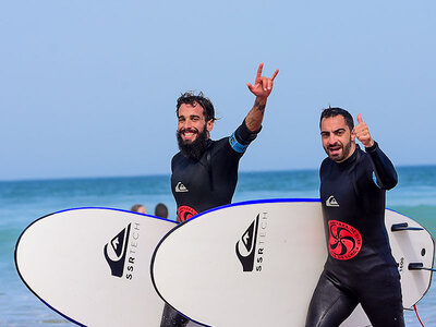 Caja Surf trip en Cantabria: 2 noches con curso de surf de 2 días