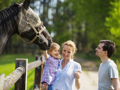 Cofanetto regalo Visita e attività in una fattoria in Puglia per famiglia di 2 adulti e 1 bambino
