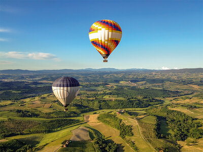 Cofanetto Sorvolando la Toscana: volo in mongolfiera con Prosecco Breakfast per 1 persona