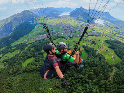 1 journée d'initiation au parapente pour 2 personnes au-dessus du lac de Zurich