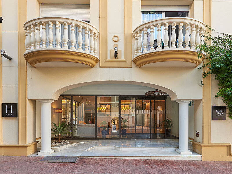 noche en habitación superior URH Sitges Playa Smartbox