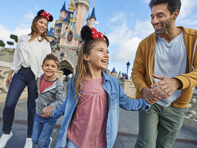 Cadeaubon Disneyland® Paris: Eco Winter-tickets voor 2 personen en 2 kinderen (2 parken)