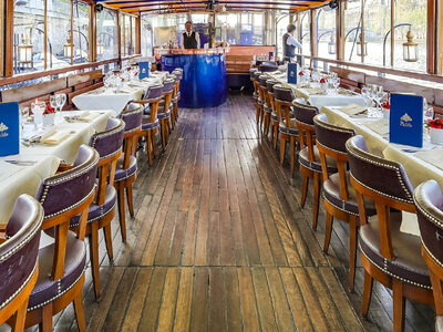 Croisière de 2h sur la Seine avec dîner gastronomique, vin et champagne