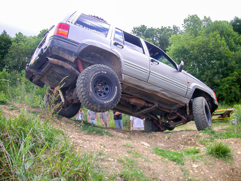 Stage de pilotage en 4x4 de 3h15 autour du château de Reilly dans l'Oise
