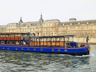 Croisière de 2h sur la Seine avec déjeuner gastronomique et bouteille de vin