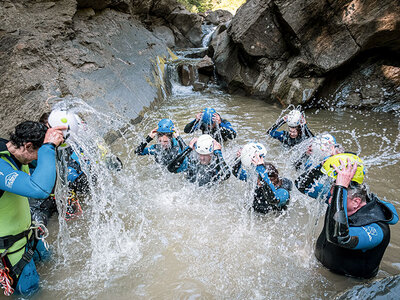 Cofanetto Emozionante tour di canyoning ad Alpnach per 2 persone