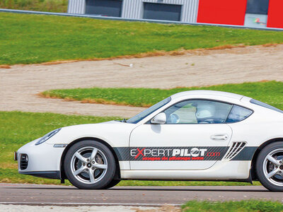 Coffret cadeau 8 tours au volant d'une voiture de course sur le circuit français Geoparc