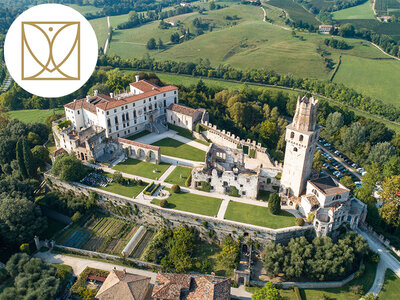 Cofanetto regalo 1 notte al Castello San Salvatore con tour delle tenute Collalto e degustazione vini per 2