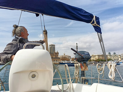 Ruta en velero al amanecer o atardecer por Barcelona