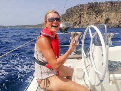 Caja Ruta en velero al amanecer o atardecer por Barcelona