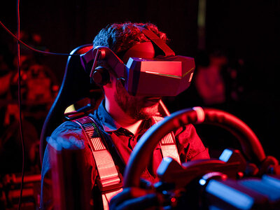 Box 1 Stunde im modernen Rennsimulator in Zürich für 2 Personen