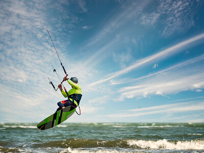 Caja regalo ¡Pasión por el kitesurf!: 1 curso para 2 personas en Cádiz