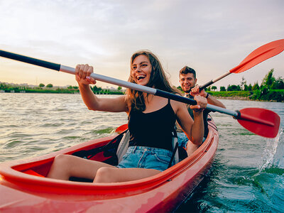 Caja regalo ¡Kayakeando que es gerundio!: 1 aventura acuática en kayak en Andalucía