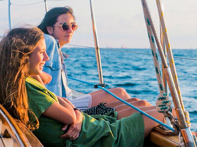 Croisière au coucher du soleil : 2h en catamaran pour 2 personnes à Barcelone