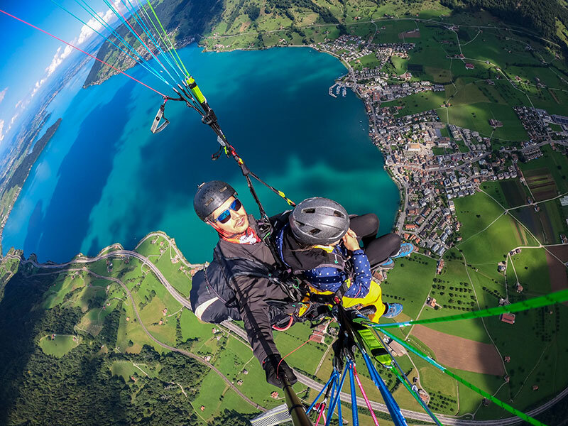 1 giornata d'iniziazione al parapendio sul lago di Zurigo per 2 persone