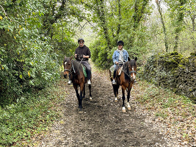 Cofanetto Passeggiata a cavallo di 2h alle pendici dell’Etna per 2 persone