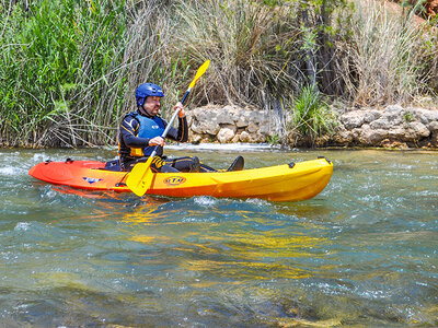 Descenso en canoa en aguas bravas en el río Cabriel para 2