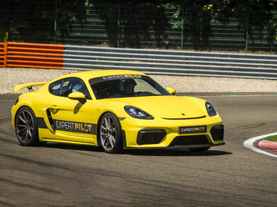 3 tours de course au volant d'une Porsche Cayman GT4 ou d'une Audi R8 à Mettet