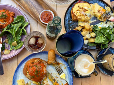 Caja Brunch en La Roel, Barcelona: 1 menú brunch con bebida a elegir