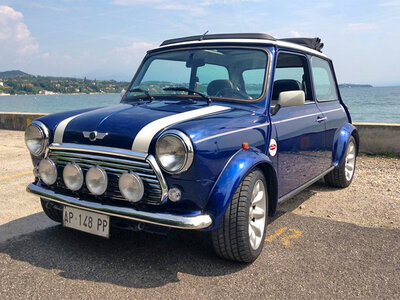 Cofanetto Guida lenta di una Fiat o Mini Cooper d’epoca sul Lago di Garda (10h)