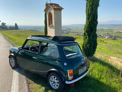 Guida lenta di una Fiat o Mini Cooper d’epoca sul Lago di Garda (10h)