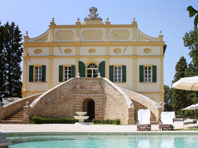Cofanetto Tra le colline e il mare di Fano: 1 notte in Dependance in una villa