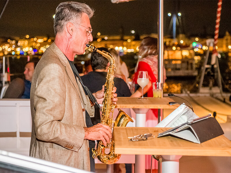 Venezia Jazz: tour in catamarano con sassofonista dal vivo e 2 bevande per 2 persone