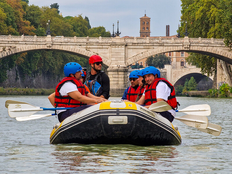 Emozioni e risate con il rafting sul Tevere per 1 persona a Roma