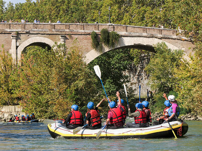 Cofanetto Emozioni e risate con il rafting sul Tevere per 1 persona a Roma