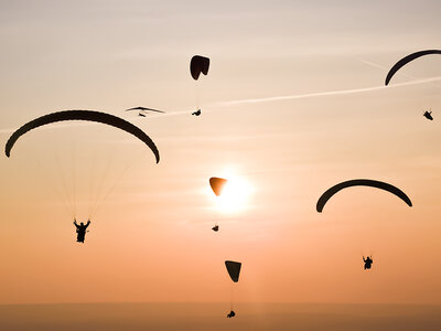 Caja regalo Vuelo en parapente de 30 minutos con vídeo en Madrid para 1 persona