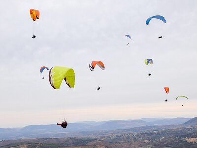 Vuelo en parapente de 30 minutos con vídeo en Madrid para 1 persona