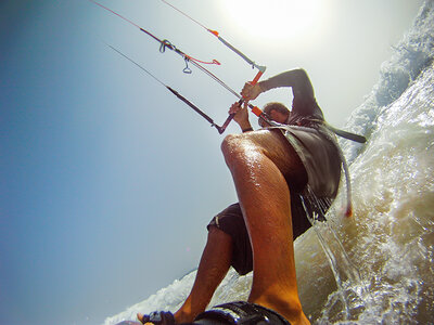 Caja Bautismo de kitesurf semiprivado de 2 horas para 2 personas en Tarifa