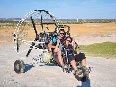 Caja Vuelo en paramotor de 45 minutos en Madrid para 1 persona