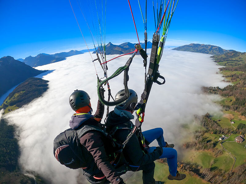 Volo mozzafiato in parapendio sul lago di Zurigo per 1