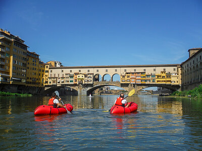 Cofanetto Divertente escursione panoramica di Pack Rafting Pontevecchio a Firenze per 2 persone