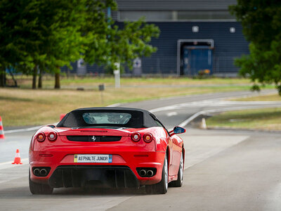 Stage de pilotage enfant : 5 tours de circuit en Ferrari F430 Spider