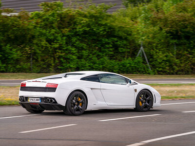 Stage de pilotage enfant : 4 tours de circuit en Lamborghini Gallardo et en Ferrari F430 Spider