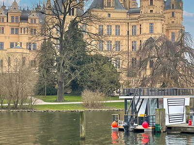 Geschenkbox Romantischer Kurzurlaub im Hausboot mit SUP am Schweriner See