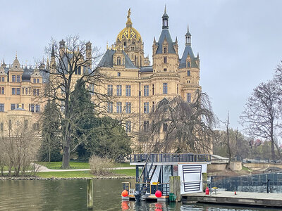 Erholsamer Kurzurlaub im Hausboot mit Gasgrill auf dem Schweriner See