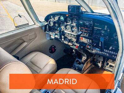 Caja regalo Piloto por un día: curso de vuelo en helicóptero de 30 min en Madrid