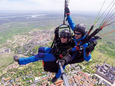 Caja 1 curso de iniciación en parapente en Madrid de 4 horas para 1 persona