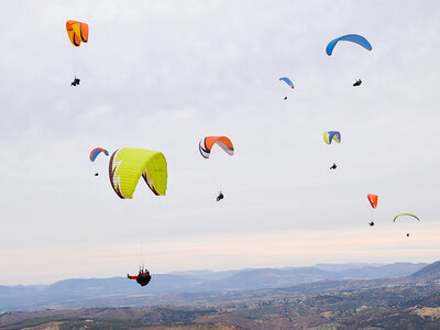 Caja regalo Curso de iniciación al parapente de 4 horas en Madrid para 2 personas