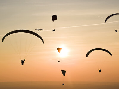 Curso de iniciación al parapente de 4 horas en Madrid para 2 personas