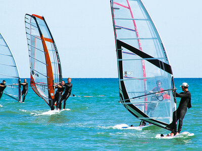 Caja regalo Curso de windsurf de 8 horas y sesión en canoa de 2 horas en el sur