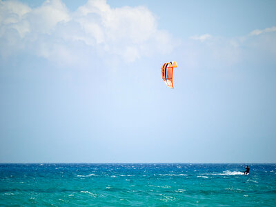 Bautismo de kitesurf de 3 horas en Fuengirola para 1 persona